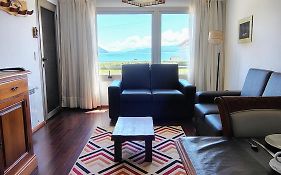 Hermoso departamento frente al lago con piscina
